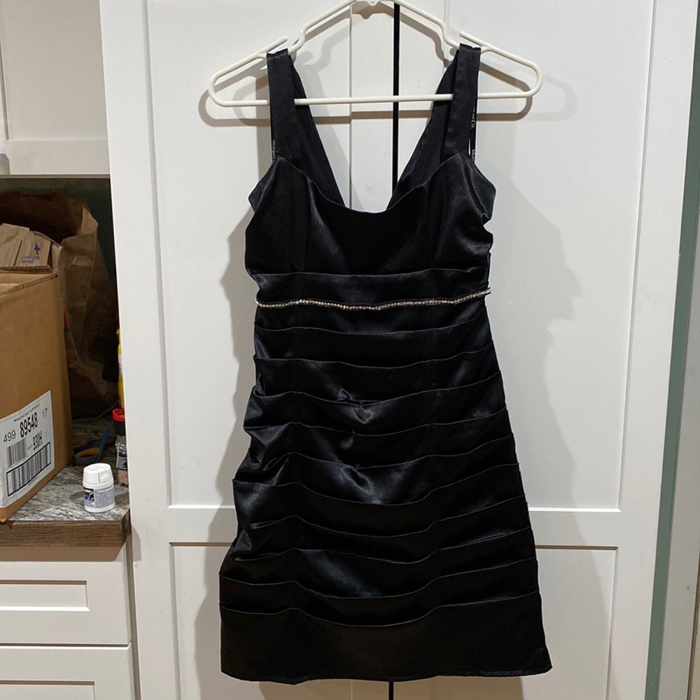 Little black dress!! Size small. Made by Morgan &Co.